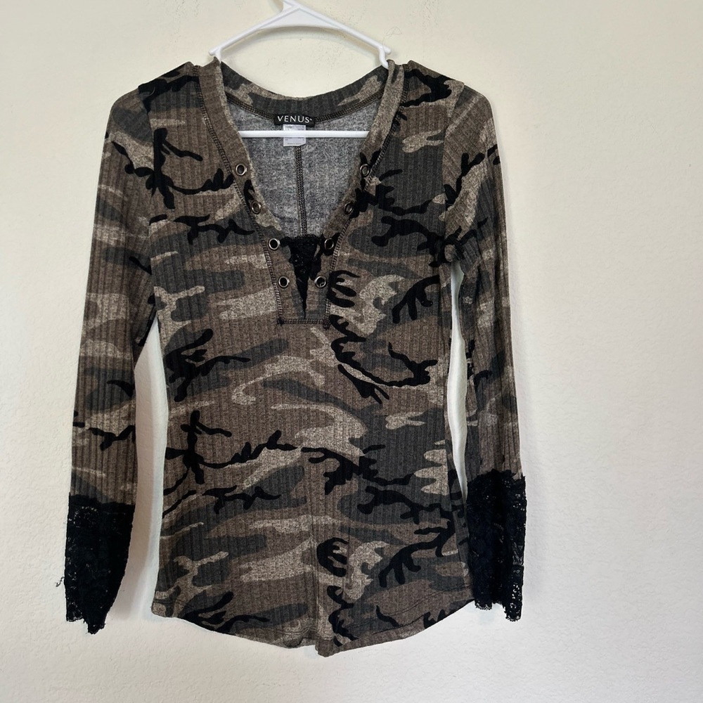 VENUS Women's Camouflage Top with Black Lace Accents Small